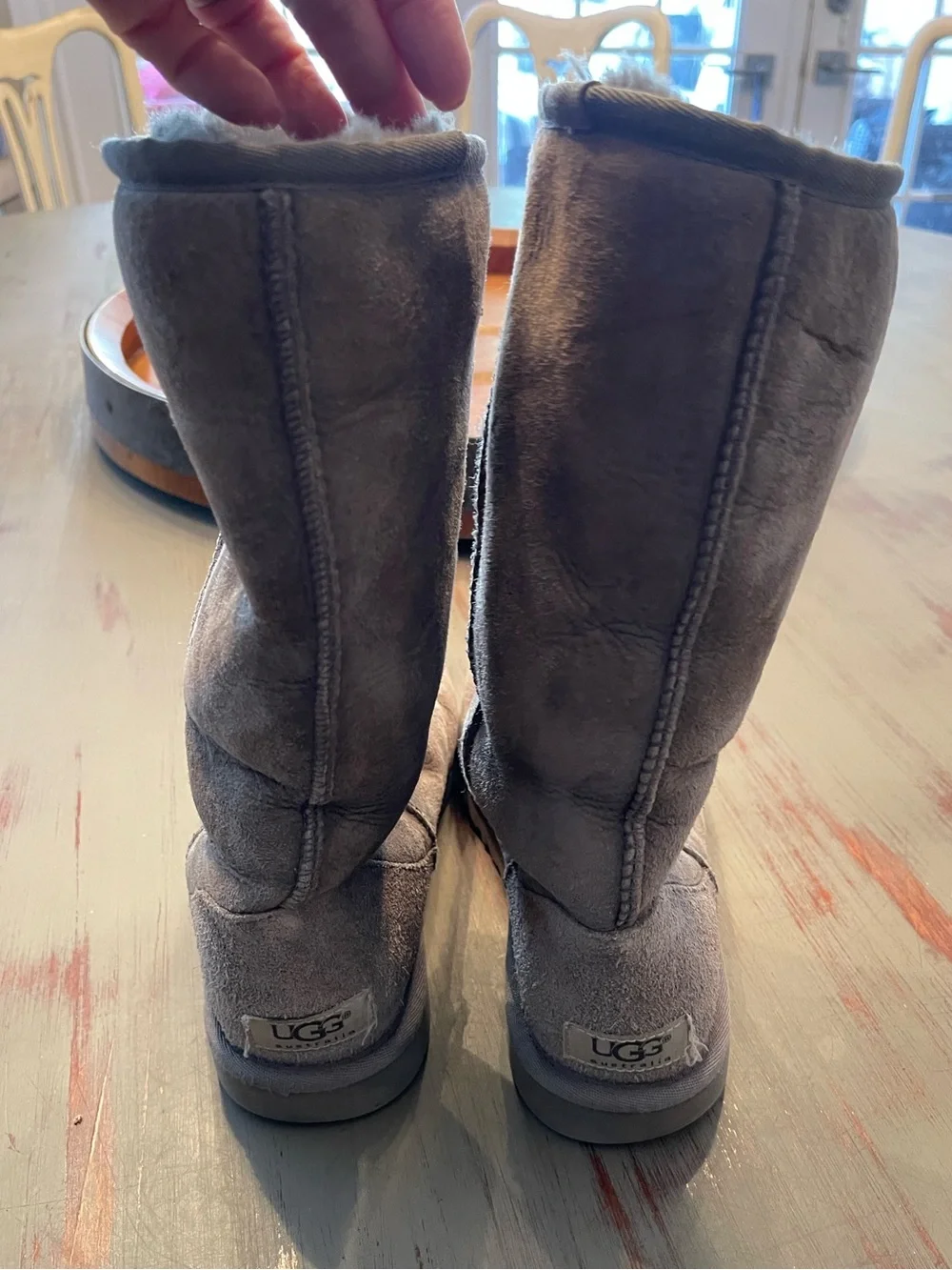 Women’s grey Ugg size 6 sherpa lined boot - Good pre loved condition
